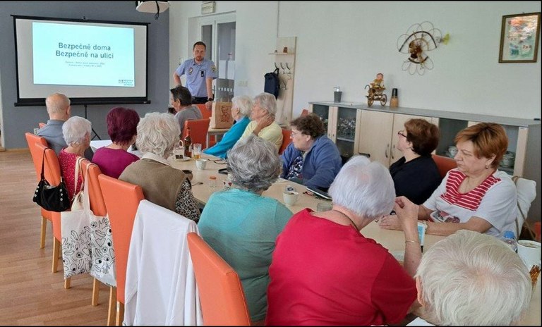 Vzdělávání seniorů z klubu při DPS Gajdošova 