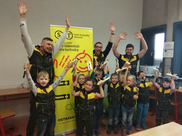 České a slovenské děti z mateřinek ve světě techniky