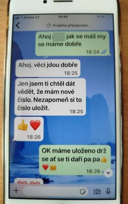 Další falešné děti útočí, vychází jim to. Sami poškození tomu jdou totiž naproti. Nikdo z nich si totiž neověří, s kým si skutečně píšou.