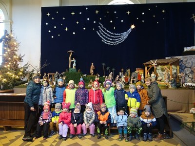 Děti z MŠ Lechowiczova si prohlédly unikátní betlém v Katedrále Božského Spasitele