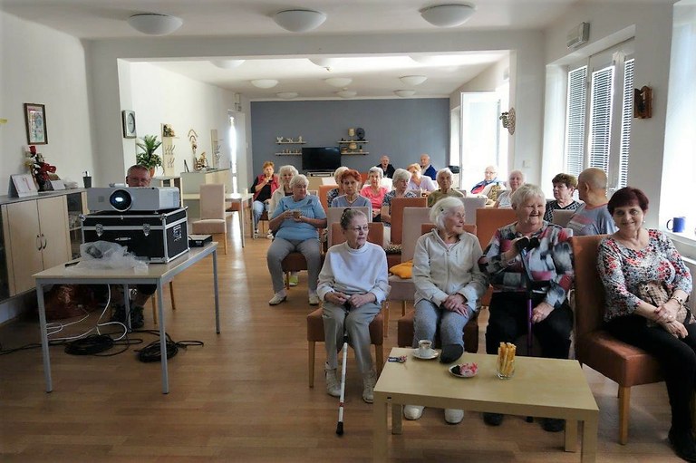 Minikino v klubu seniorů při DPS Gajdošova