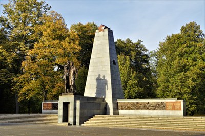 Památník v Komenského sadech má novou patinu