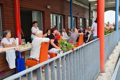 První letošní setkání na zahradě DPS Gajdošova 