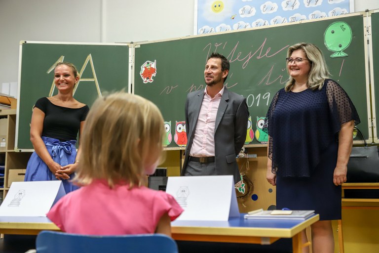 Radní přivítali prvňáčky na základních šklolách městského obvodu