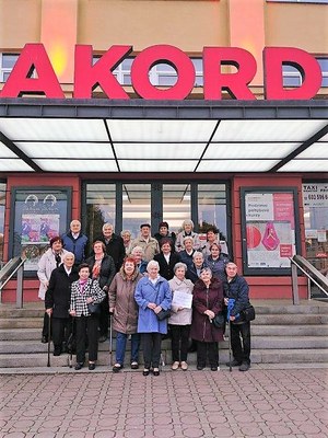 Senioři z DPS navšívili koncert souboru Ondráš 