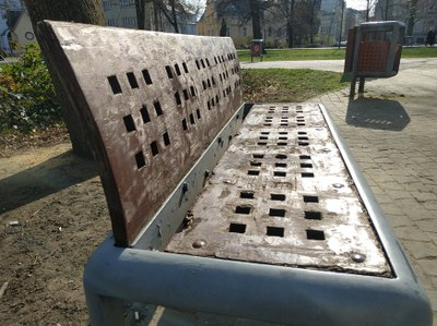V centru Ostravy renovujeme 46 laviček