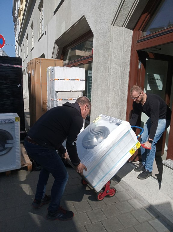 Zakoupili jsme bílou techniku do bytů pro ukrajinské uprchlíky